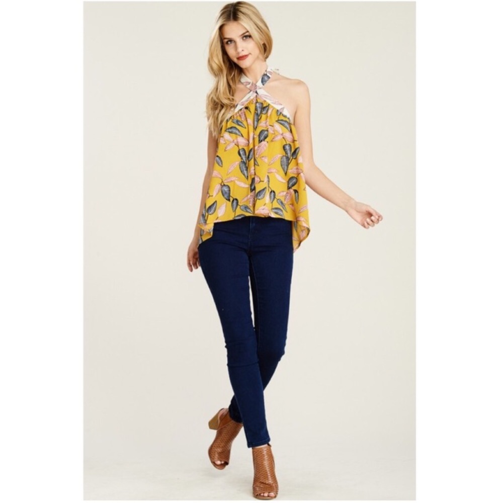 LAST 1! ❤️ Stunning Back tie floral Halter Top! - Picture 4 of 4